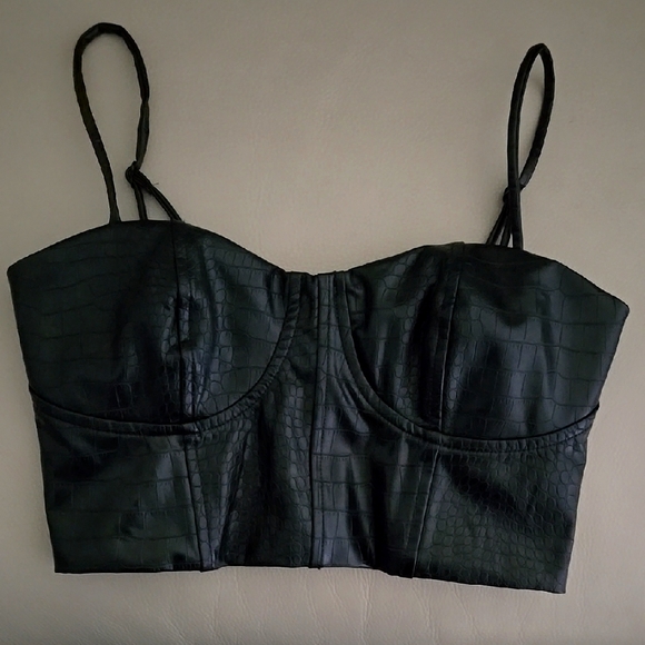 NWOT Express Body Contour Faux Croc Leather Stretch Crop Top - Picture 4 of 6